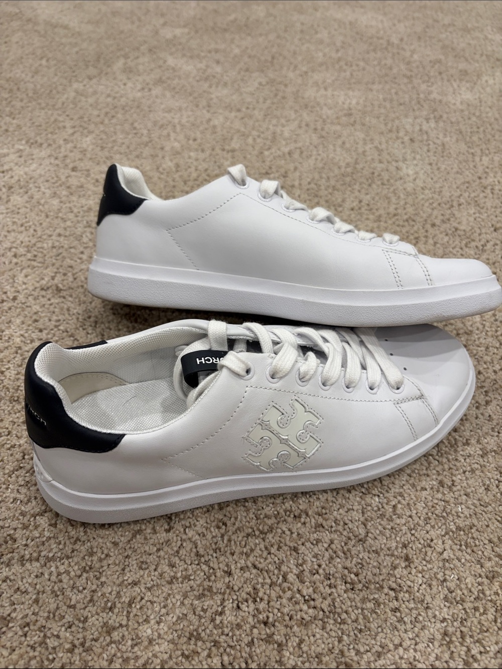 Tory Burch women’s 7 White/Navy Leather Low-Top Sneakers - Picture 2 of 8